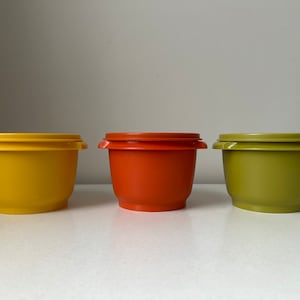 Set of 3 Vintage Tupperware Bowl Containers with Lids