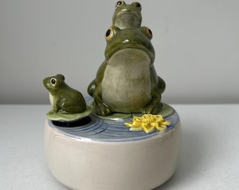 Vintage Ceramic Frogs Rotating Otagiri Music Box