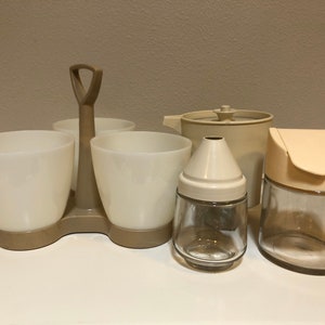 Lot mixte de Cru Taupe et Glass Tupperware et Gemco Articles de service.