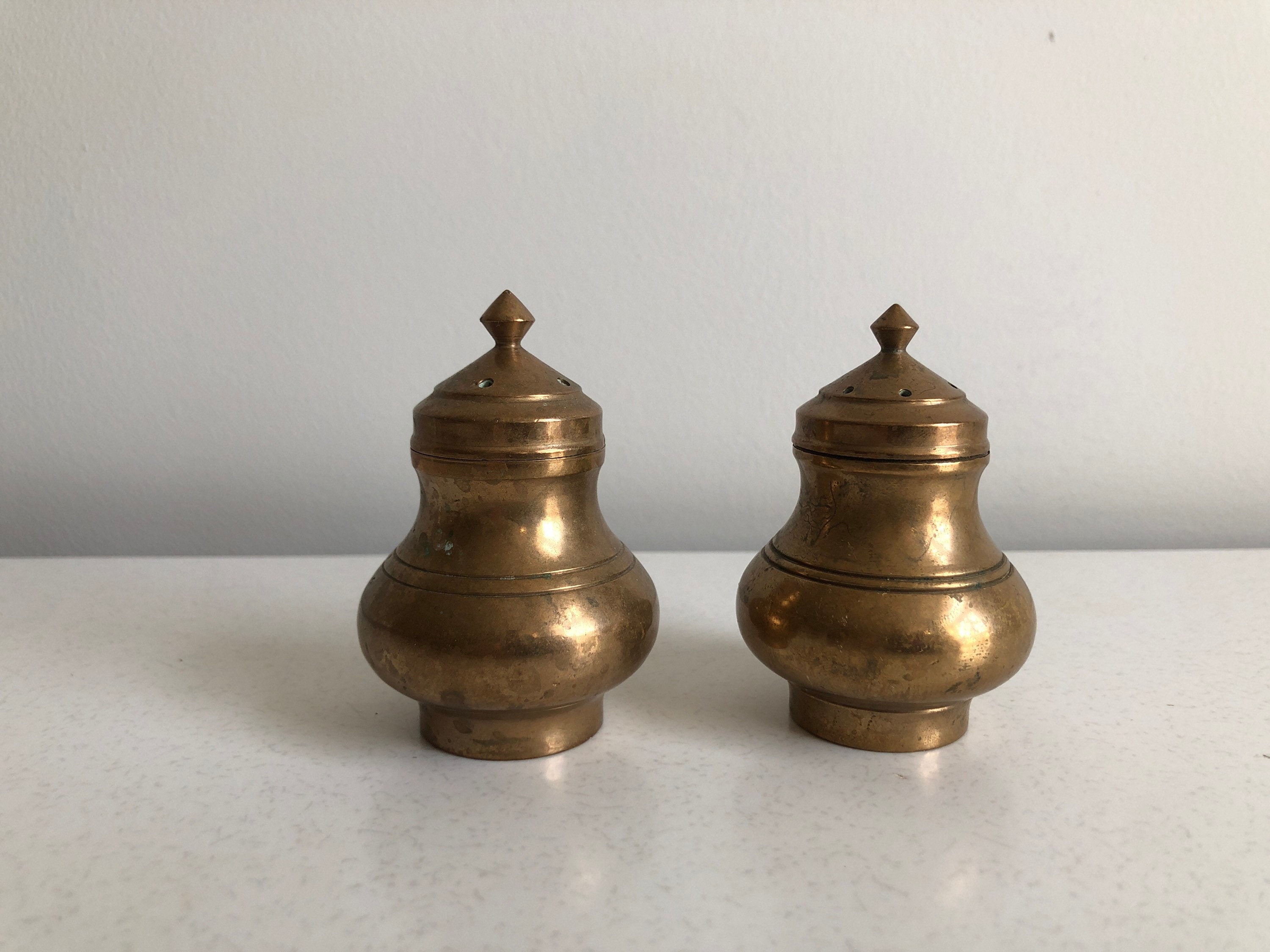 Oak Salt and Pepper Mill Set with Brass knobs – The Spice Sisters.co