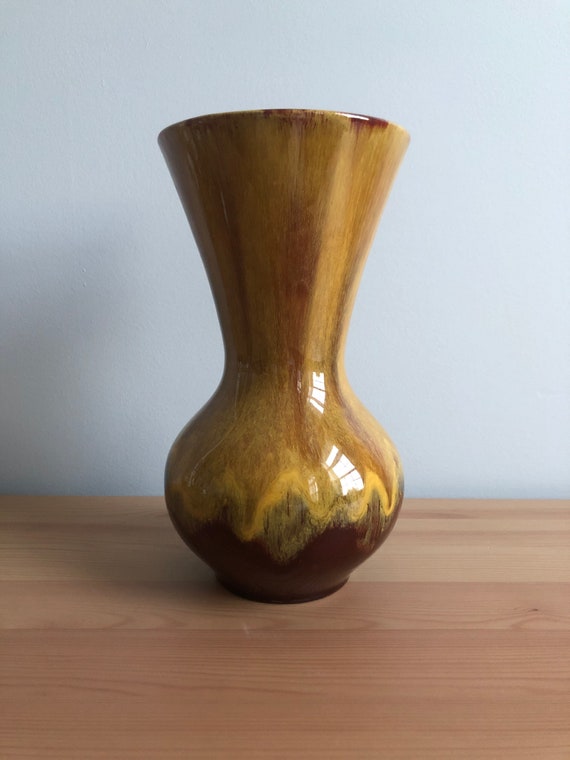 Blue Mountain Pottery vase, Yellow and brown Blue Mountain Pottery vase, Yellow and brown