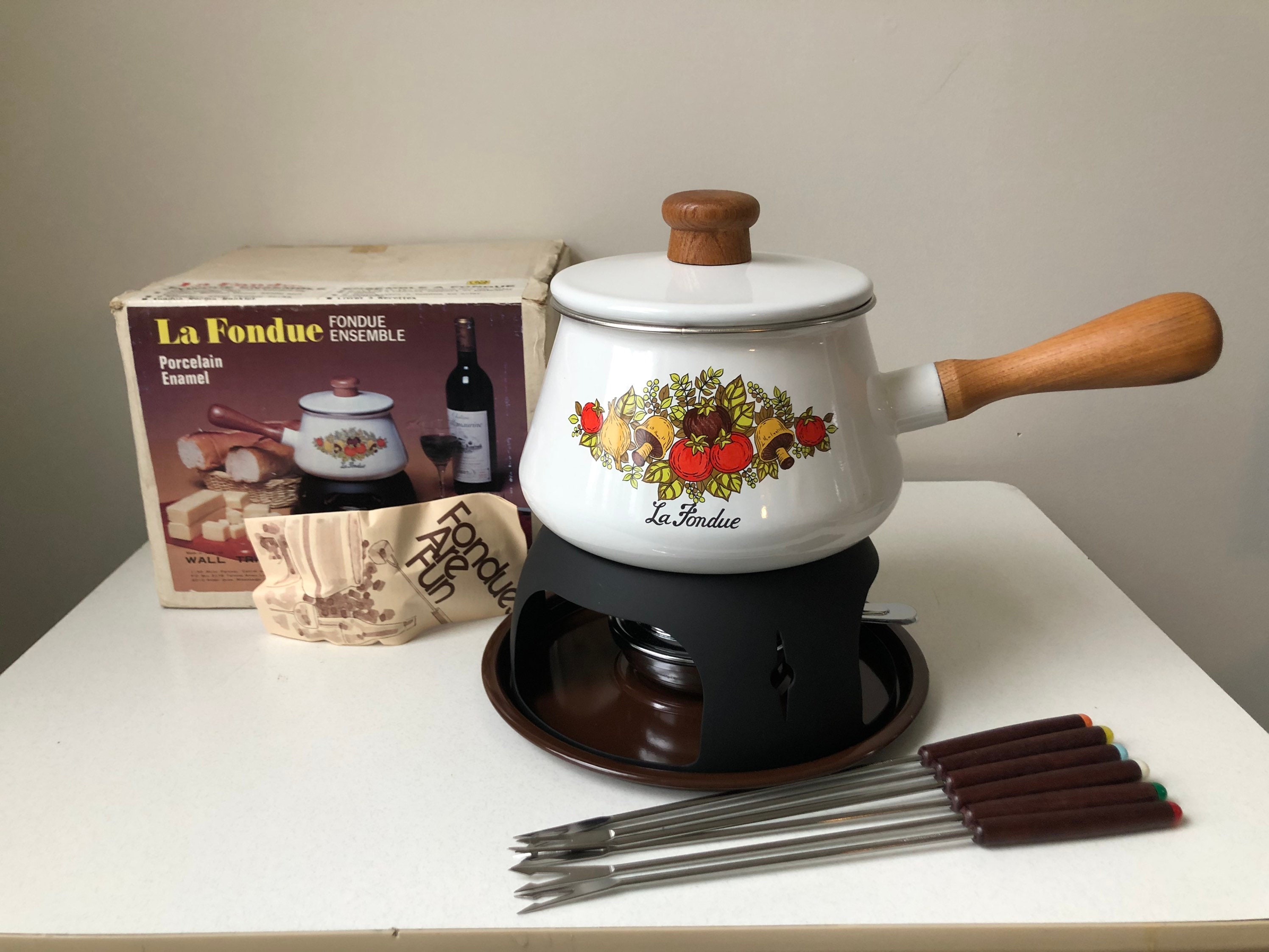 Vintage Chocolate Fondue Set, OBO Ceramic Fondue Pot w/ Warmer Stand, 4  Fourche fondue en bois, Boho Chic Dîner romantique, Cadeau de la  Saint-Valentin -  France