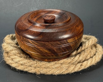 Tazón de afeitar de inspiración militar de la Segunda Guerra Mundial, taza de espuma de madera de nogal con tapa.