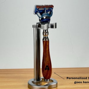 カスタムハンドクラフト木製ハンドルカミソリカートリッジカミソリ、金属スタンド付き。ジレットフュージョンブレードに適合。男性、お父さん、女性への父の日ギフト。