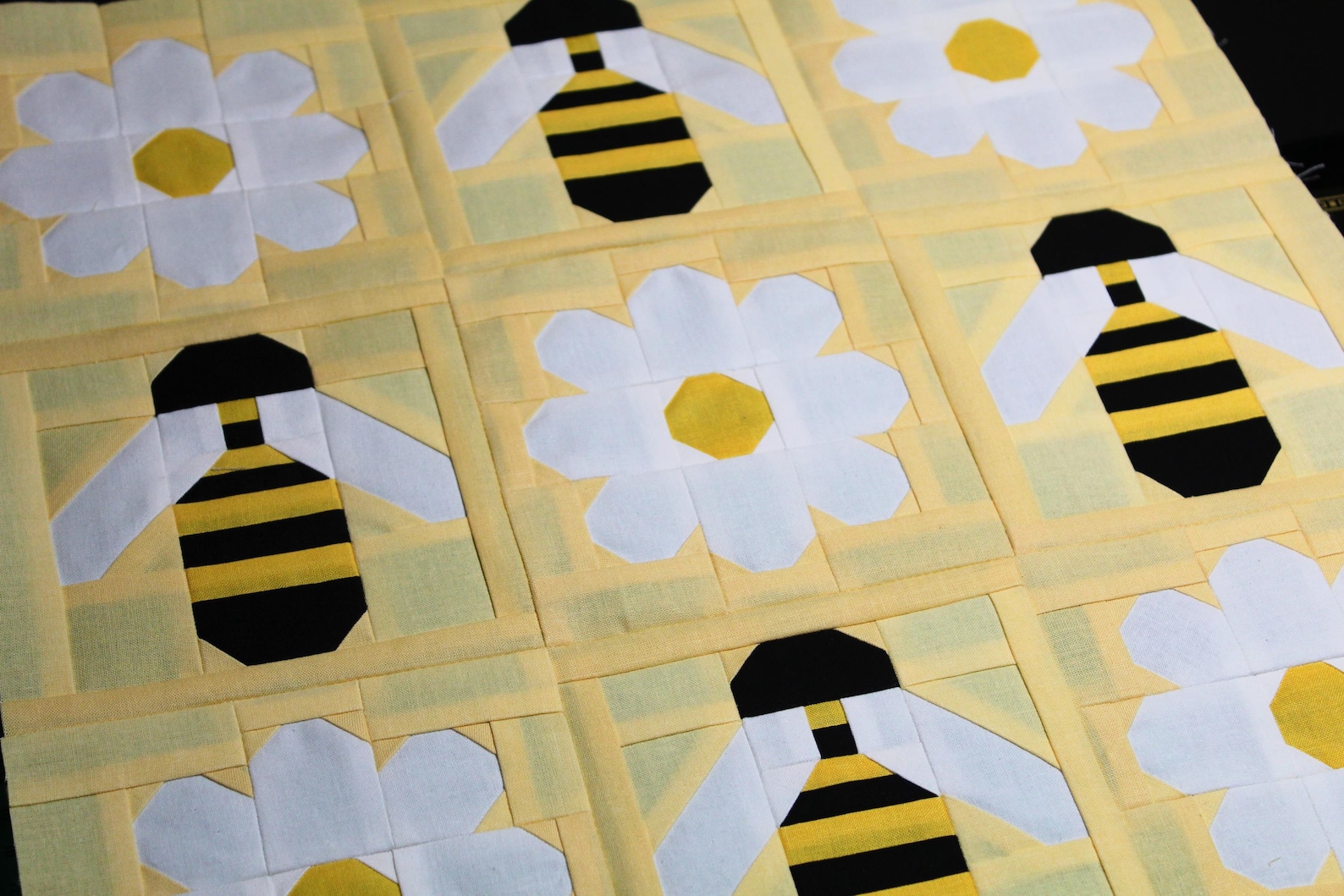 Daisy and Bumblebee Quilt Block: FPP PDF Pattern (5.5