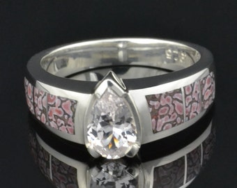 Dinosaurus bot verlovingsring of trouwring met White Sapphire Center