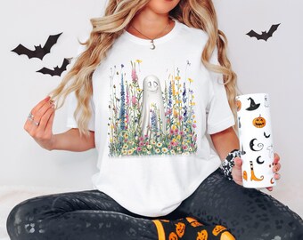 Cute Ghost in Wildflowers Shirt, Spooky Fall Aesthetic Halloween, Floral Tee, Retro October Graphic T-Shirt, Cozy Ghostcore Gift