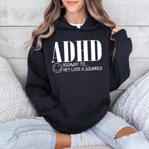 Camisetas de TDAH, camisetas de salud mental, camisetas con gráficos divertidos, camisetas de concientización sobre el TDAH, regalos para amigos, camiseta Highway To Hey Look a Squirrel