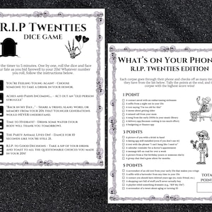 K&ouml;nnte beinhalten: Zwei wei&szlig;e Spielkarten mit schwarzem Text und Totenkopf-R&auml;ndern. Die linke Karte tr&auml;gt den Titel R.I.P. TWENTIES DICE GAME mit Anweisungen und W&uuml;rfelsymbolen. Die rechte Karte tr&auml;gt den Titel WHAT'S ON YOUR PHONE? R.I.P. TWENTIES EDITION mit einer Checkliste.