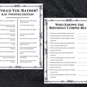 K&ouml;nnte beinhalten: Zwei wei&szlig;e rechteckige Spielkarten mit schwarzem Text und einem Rand aus Totenk&ouml;pfen und Knochen. Die linke Karte tr&auml;gt den Titel Would You Rather? R.I.P. Twenties Edition, die rechte Who Knows The Birthday Corpse Best? mit nummerierten Zeilen.