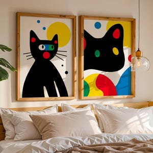 2er-Set Bunte abstrakte spielerische schwarze Katze Digital Art Print, surrealistische lustige Katzenwandkunst, minimalistisches modernes herunterladbares Katzenplakat