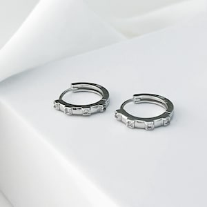 Minimalist Huggie Hoop Earrings Silver CZ Huggies Everyday Earrings Dainty Huggie Hoops Bridesmaid Gift Small Hoops Women Elegant Jewelry