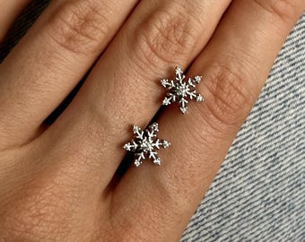 Sterling Silver Snowflake Stud Earrings CZ Crystal Earrings Winter Jewelry Christmas Earrings Minimalist Studs Elegant Gift for Her