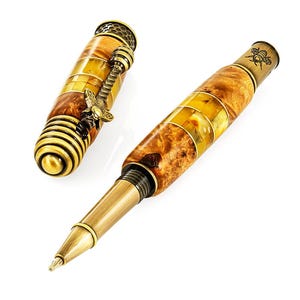 Handgemaakte balpen gemaakt van Karelisch berkenhout en natuurlijk Baltisch amber | Amberhouten berkenpen|Luxe cadeau|Uniek cadeau| Cadeau voor hem