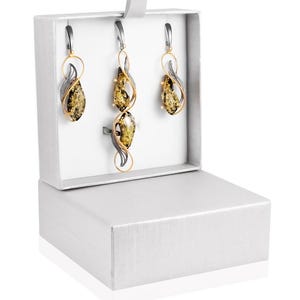 Handmade amber jewelry  set in a gift box, Jewelry set of rings and earrings with green amber, Unique Jewellery gift,Amber pendant