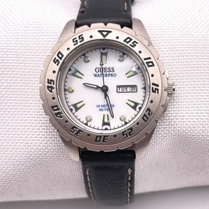 ヴィンテージ 1990年代 レディース GUESS WATERPRO 腕時計 ホワイト ダイヤル デイデイト GUESS レザーストラップ クォーツ