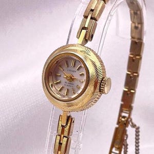 Very Dainty 1950s Vintage Ladies CITIZEN  "Hi-Mode" Gold Plated Round Dial Cut Glass Crystal 21 Jewel Manual Wind Gold Plated Bracelet