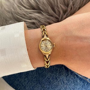 1960s Elegant Vintage Swiss PIERPONT 17 Jewel Manual Wind Ladies Wristwatch Dainty Round Rolled Gold Case and Bracelet Strap Original Box