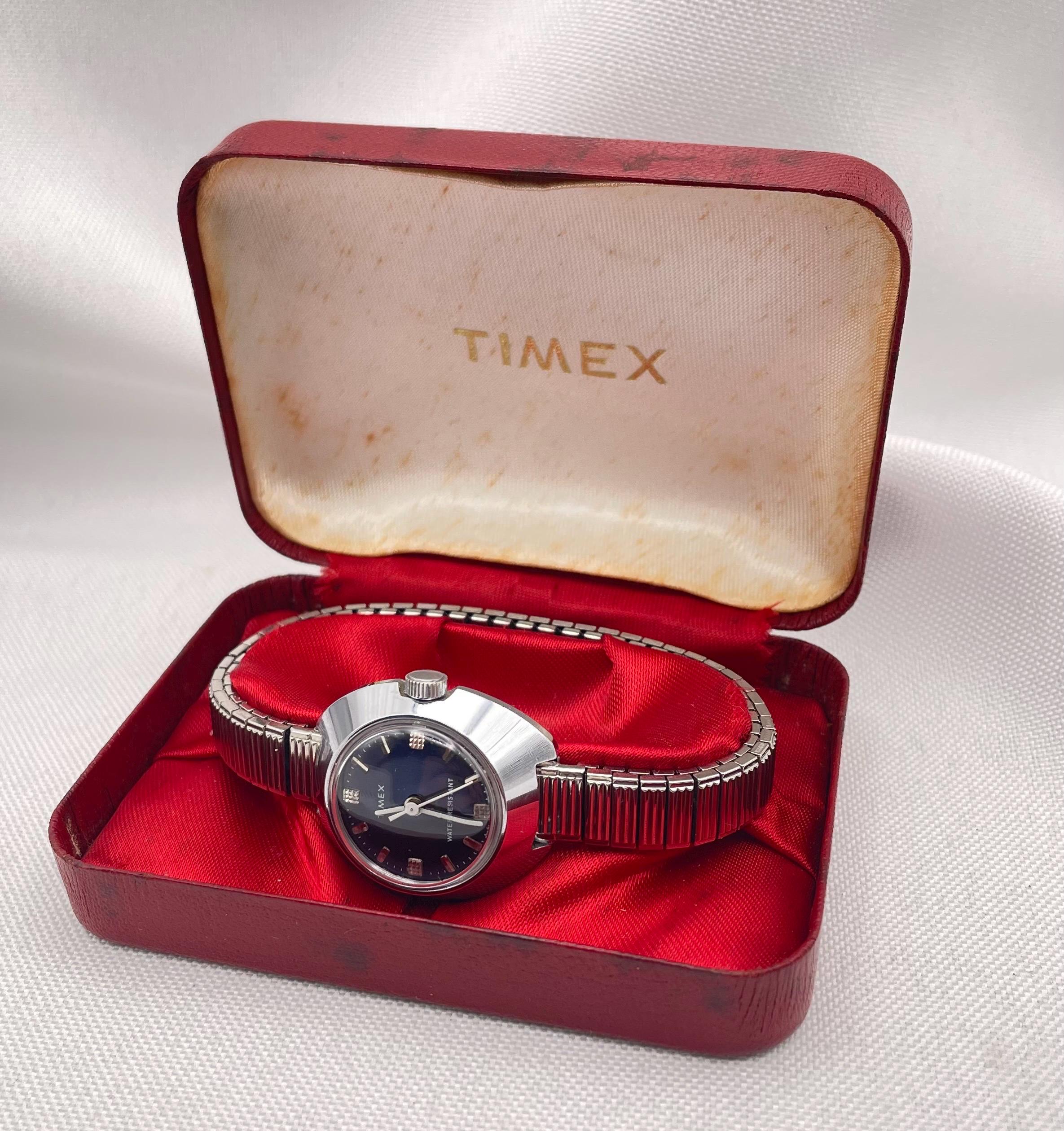 1970年代ヴィンテージのレディースTIMEX腕時計：希少なブルーダイヤル