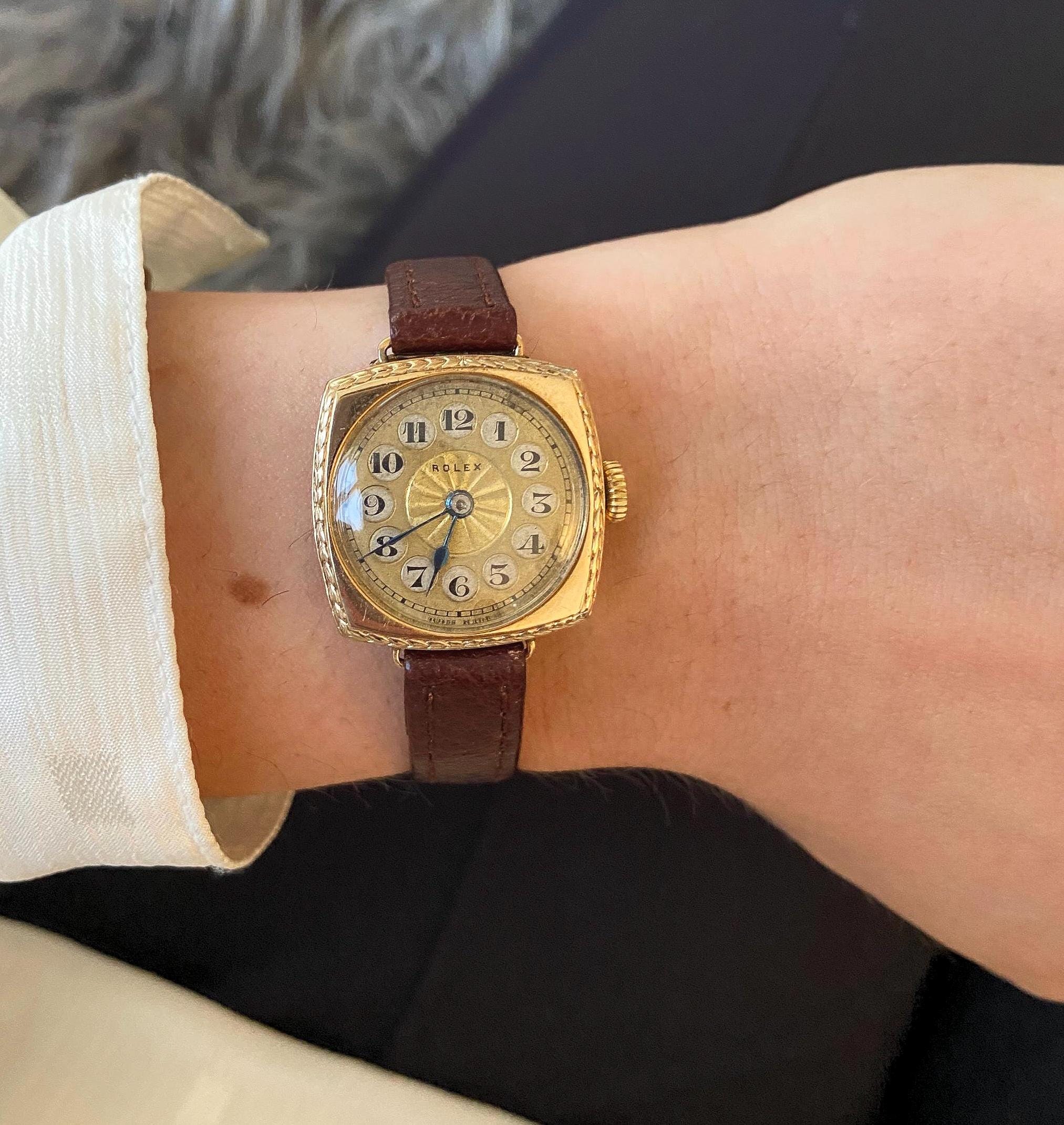Stunning Vintage Rolex 1920s Ladies 9 Kt Gold Square Cushion Case