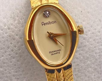 Vintage SHARP Quartz Genuine Diamond Gold & Silver Stretch  display picture 3