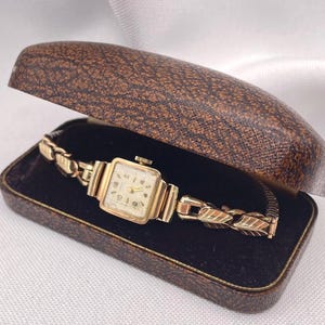 Rare Dainty 1950s Vintage 18 Kt Rose Gold Ladies Cocktail Wristwatch 17 Jewel Wind Up  Square Case with Rose Gold Filled Bracelet by DROZ