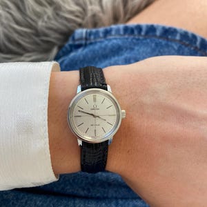 Elegant Vintage 1970s Ladies Omega Seamaster De Ville Mechanical Watch Round Silver Unishell Case Silver Cross Hairs Dial New Leather Strap