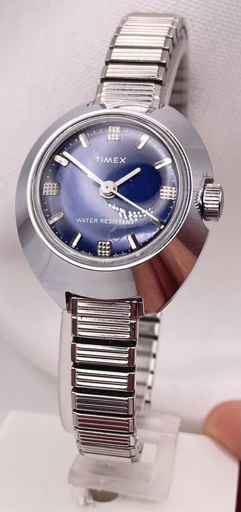 Vintage 1970s Ladies TIMEX White Gold Plated  display picture 2