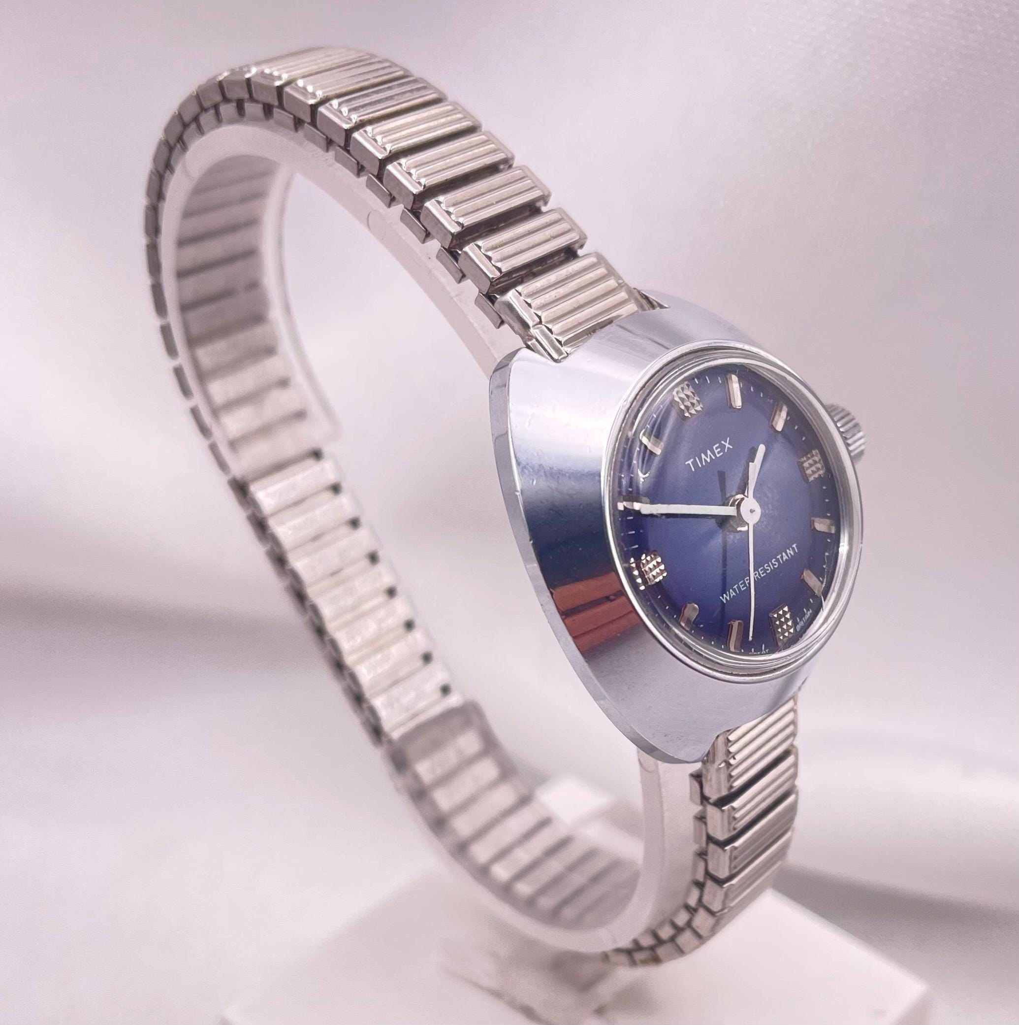 Vintage 1970s Ladies TIMEX White Gold Plated 