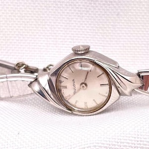 Rare Dainty 1960s Vintage Bulova 10 Kt Rolled White Gold  Manual Wind Round Case Cream Dial and Silver Patterned Bracelet Strap