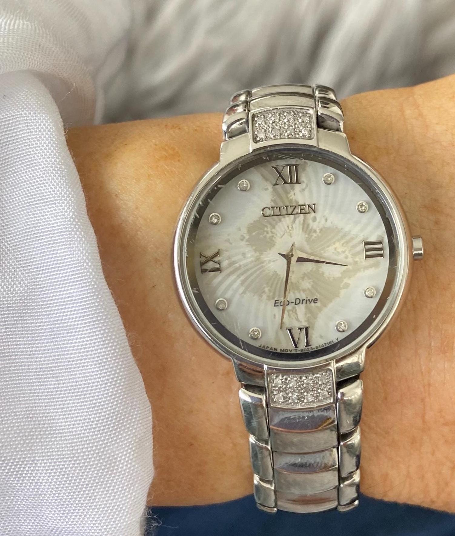 Montre Femme Citizen Eco-Drive WR 100 - Cadran Nacre MOP, Accents Diamants - Boîtier Or Acier - Occasion Excellente