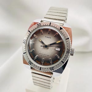 1970s  Men's TIMEX Viscount Dive Automatic Wristwatch Reference 47671-03275  Two Tone Grey Dial  with Date Window and Silver Case Wristwatch