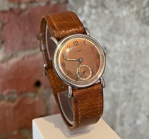 タイタン アナログ ゴールドダイアル メンズ腕時計 -NK1647YM02 並行輸入品 タイタンKarishmaアナログゴールドダイヤルメンズ腕時計 \u2013 ne9315ym02 a