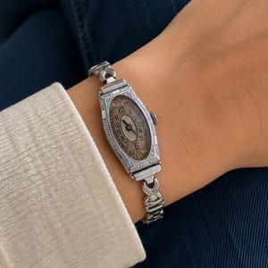 Rare Art Deco UNICORN by ROLEX Ladies Wristwatch – 15 Jewel Manual Wind, Rhodium Plated Case & Ornate Expandable Bracelet