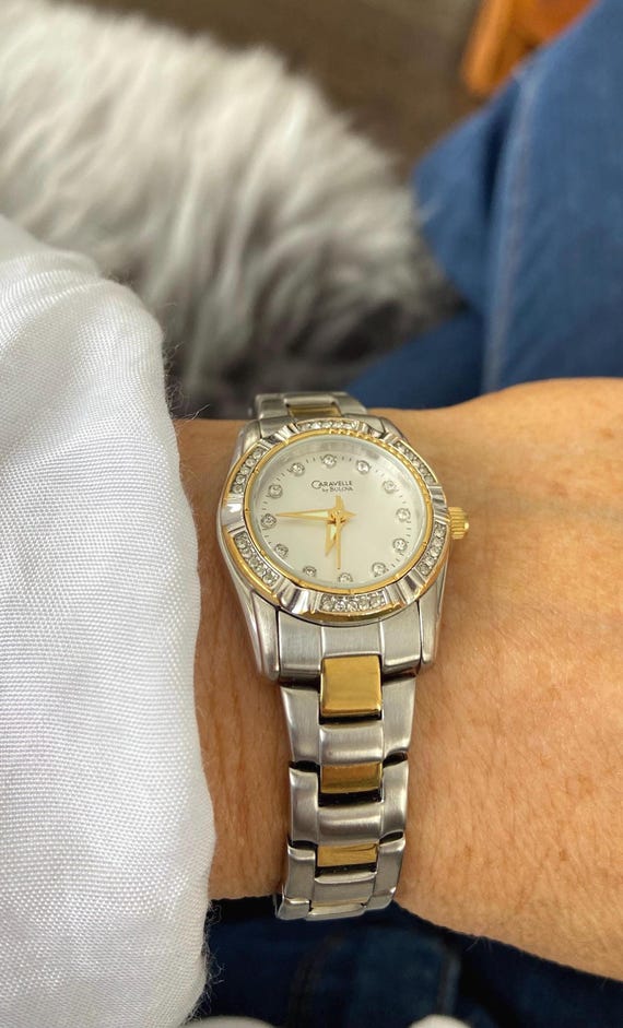 Caravelle Ladies' Classic Crystal Gold Tone Bangle Watch and Bangle Box Set, Style: 44X100　並行輸入 Caravelle Classic Crystal Ladies Watch Stainless Steel