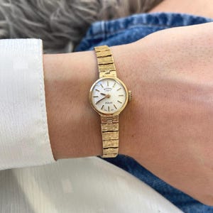 Spectacular Vintage 1970s  ROTARY 9 Kt Cocktail Wristwatch 21 Jewels Wind Up Cream Dial Lovely 9 Kt Brushed Gold Link Wrist Bracelet