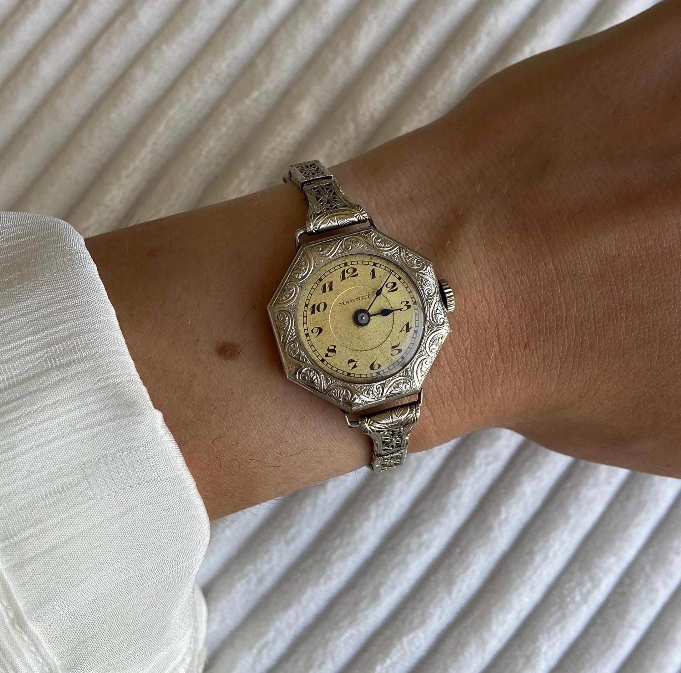 1920s Art Deco Ladies Wristwatch: White Gold Filled 