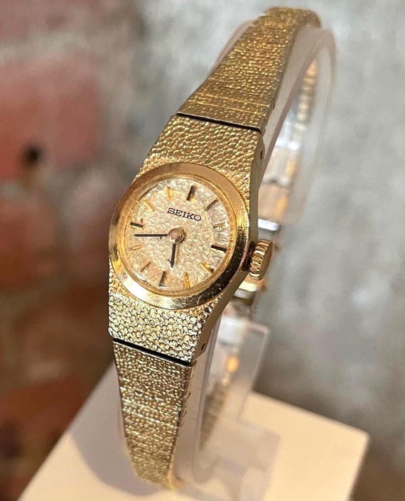 Vintage Dainty 1970s Seiko Gold Plated Round Case Gold  display picture 1