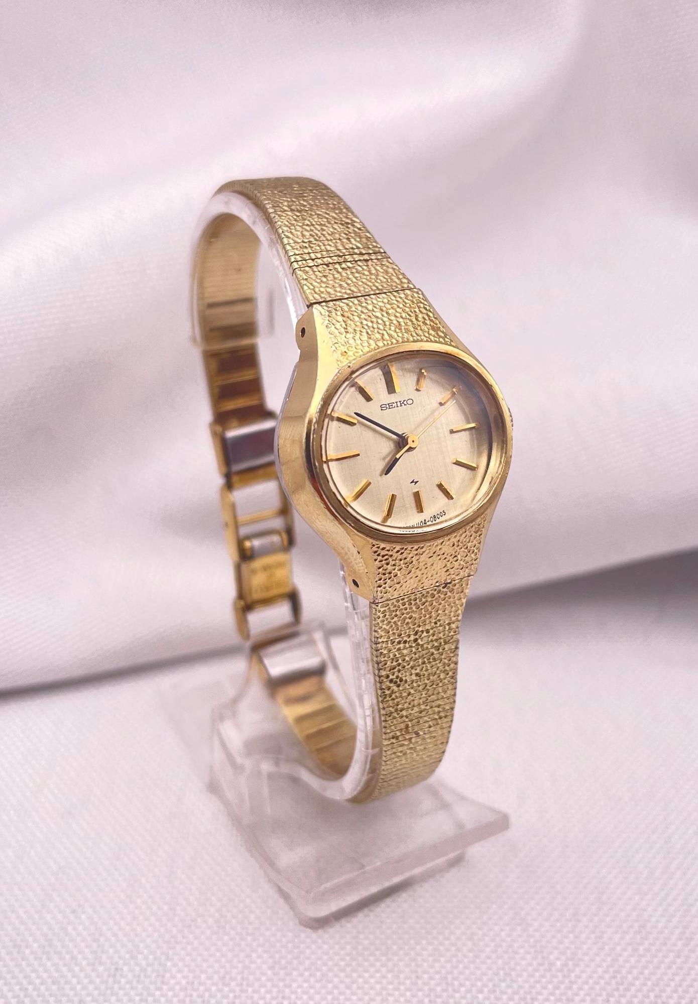 Vintage 1970s SEIKO Dainty Ladies 17 Jewel Manual Wind  display picture 1