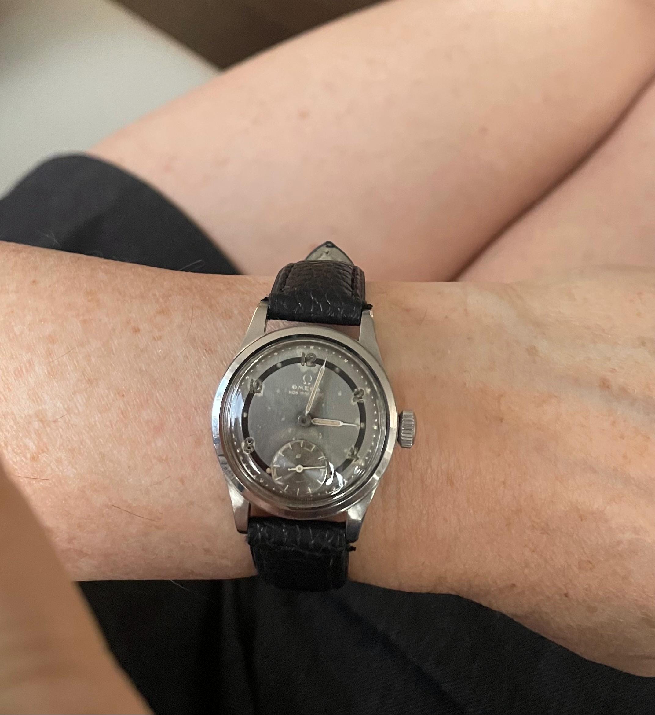 希少 OMEGA 手巻き時計 オメガミリタリー腕時計 オメガアンティーク 希少な1940年代オメガ ユニセックス 26.5キャリバー 手巻き腕時計