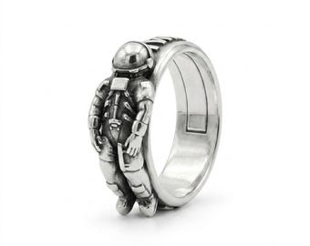 Sterling Silver Astronaut Ring, I WANT TO BELIEVE Engraved, Sci-Fi Spaceman Jewelry