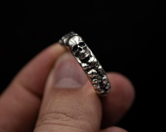 Gothic Bump Ring: Silver Skull and Flip Ring for Functional Jewelry