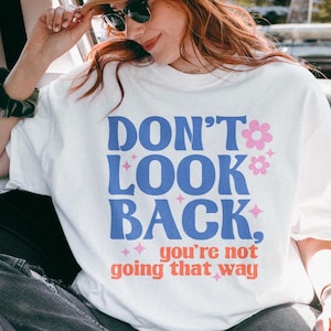 Comfort Colors® Don&#39;t Look Back Shirt für psychische Gesundheit, inspirierendes Shirt, Retro Boho Hippie-Shirt, Shirt für psychische Gesundheit, Geschenke für psychische Gesundheit