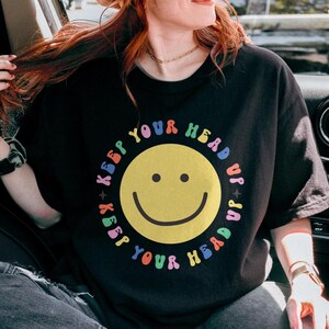 Comfort Colors® Halten Sie Ihren Kopf hoch Mentale Gesundheit Shirt, inspirierende Shirt, Retro Boho Hippie Shirt, psychische Gesundheit Top, Geschenke für psychische Gesundheit