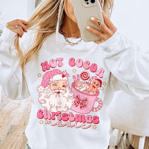 Retro Santa Christmas Mama Sweatshirt, Pink Santa Hot Chocolate Crewneck Trendy Retro Christmas Sweater Xmas Gift for Women Santa Sweatshirt
