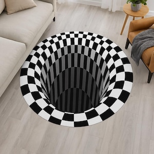Peut inclure: Tapis rond avec un motif à carreaux noir et blanc créant une illusion d'optique de trou profond. Le tapis est posé sur un sol en bois clair, avec un canapé et un fauteuil en arrière-plan.