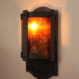 Forged Steel Night Light with amber mica shade afbeelding 2
