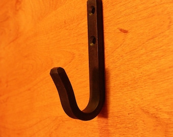 Gancho de pared de acero forjado. Ideal para toallas, abrigos y sombreros.