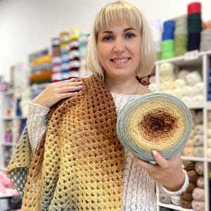 Xale Boho de Crochê com Triângulos e Franjas, Cachecol Quadrado Estilo Vovó, Acessório Feminino Feito à Mão