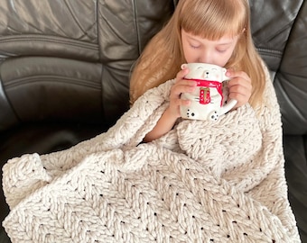Chunky Puffy Blanket, Hand-Knit Throw Blanket, Soft Chenille Bed Throw, Cozy Couch Blanket, Finger Knit Blanket, Gift for Home